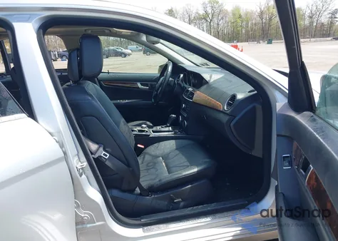 2013 Mercedes-Benz C 300 Luxury 4Matic/Sport 4Matic from USA, damaged, VIN WDDGF8AB7DA819850